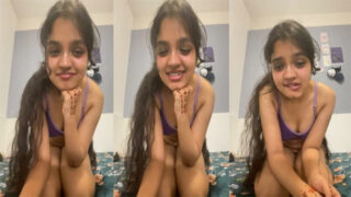 Cute College Babe Showing Nude On Live Video